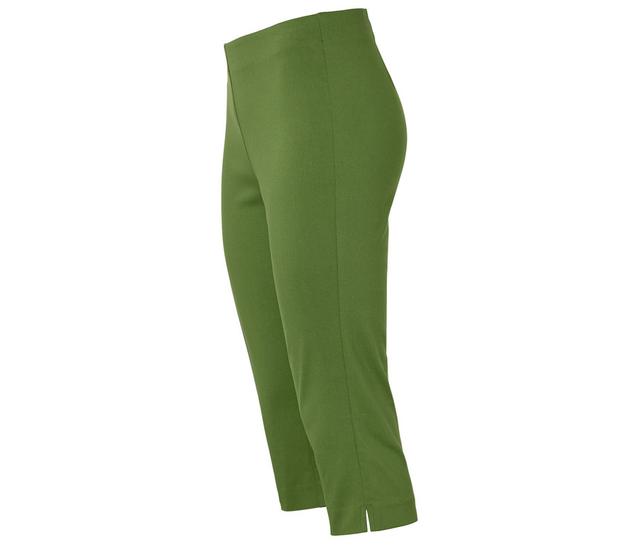 Pantalon Capri vert sur fond blanc.