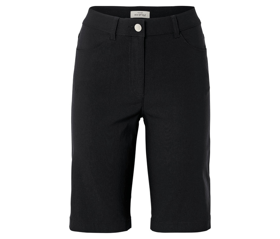 Un short noir avec des poches et une fermeture boutonnée sur fond blanc.