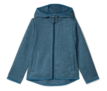 Veste polaire bleue avec capuche et fermeture éclair intégrale. Deux poches sont visibles à l'avant.