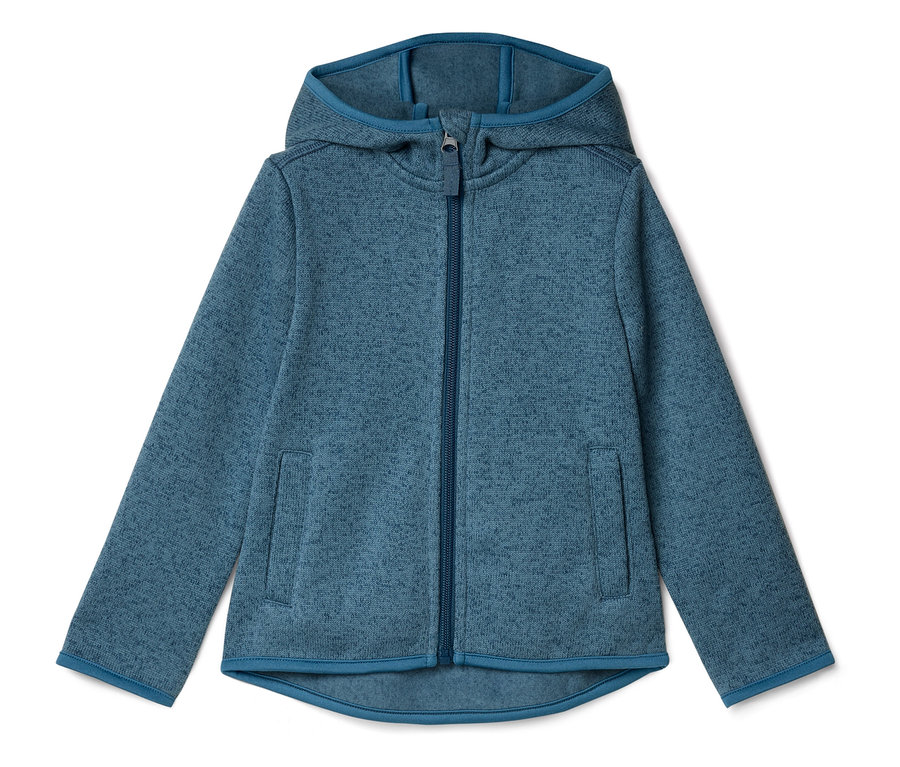 Veste polaire bleue avec capuche et fermeture éclair intégrale. Deux poches sont visibles à l'avant.