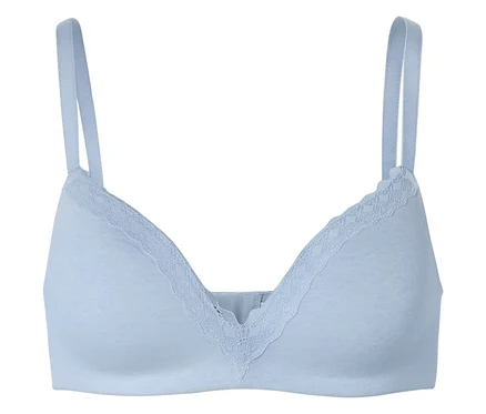 Soutien-gorge bleu clair avec de fines bretelles et de la dentelle sur le décolleté.