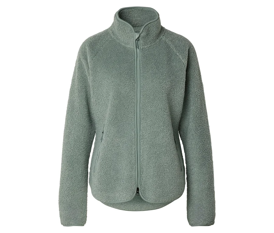 Une veste polaire vert clair et duveteuse avec une fermeture éclair intégrale et un col montant est visible sur un fond blanc.