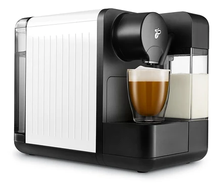 Cafissimo milk, blanc, prépare le café dans un verre.