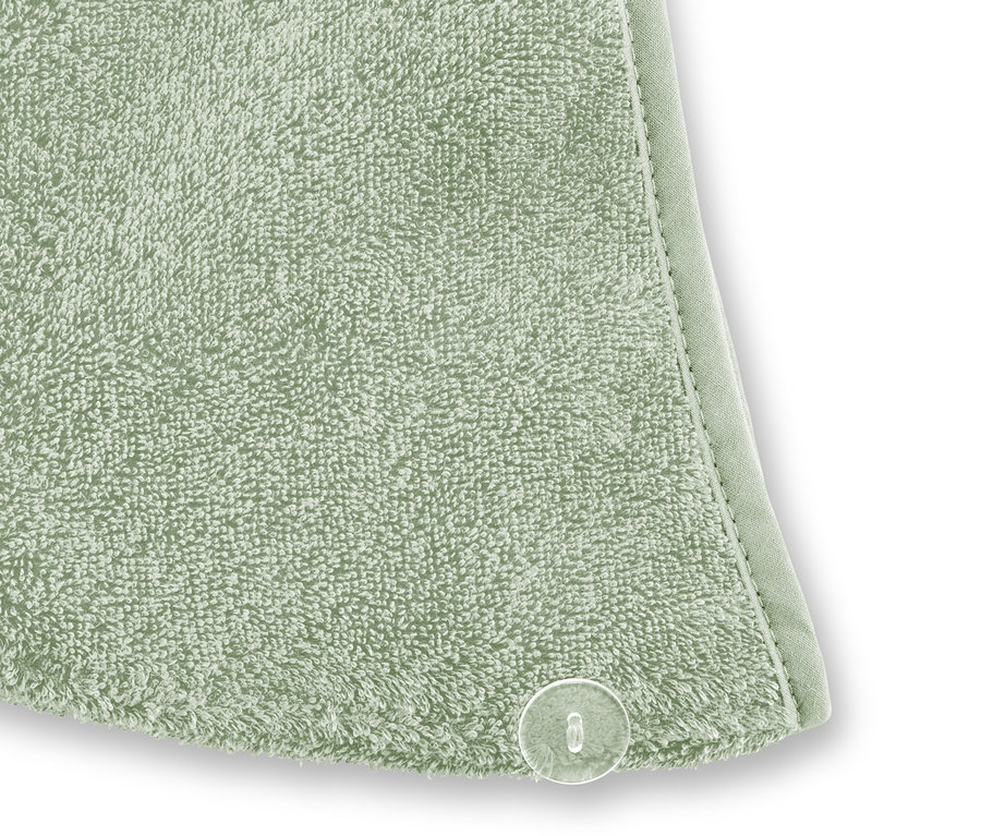 Gros plan d'une serviette turban verte.