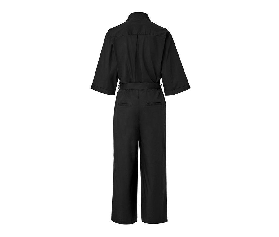 Salopette en popeline noire avec ceinture.