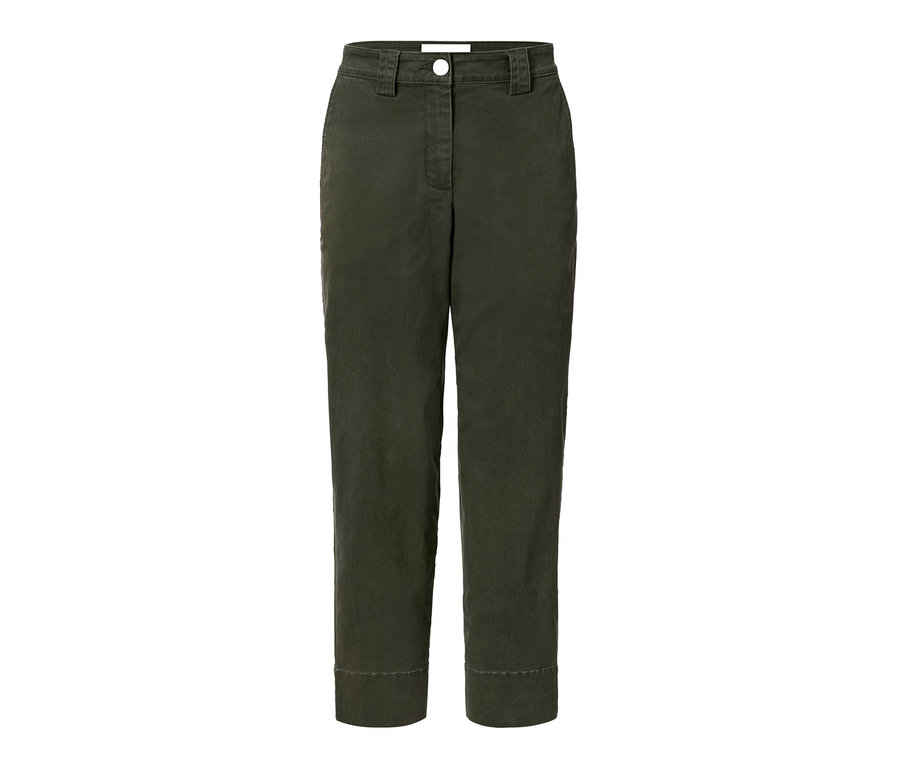 Pantalon chino présenté.