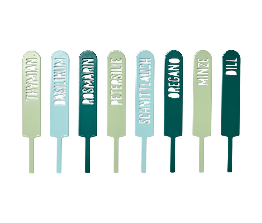 Huit panneaux d'identification d'herbes colorés avec des noms d'herbes.