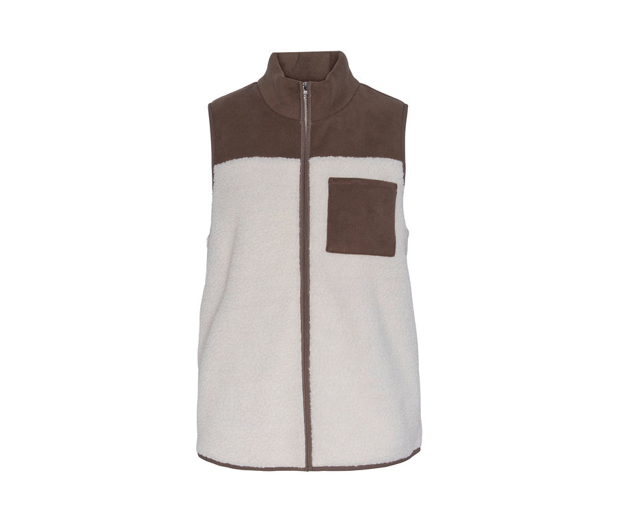 Gilet sans manches en peluche beige et marron avec poche et fermeture éclair.