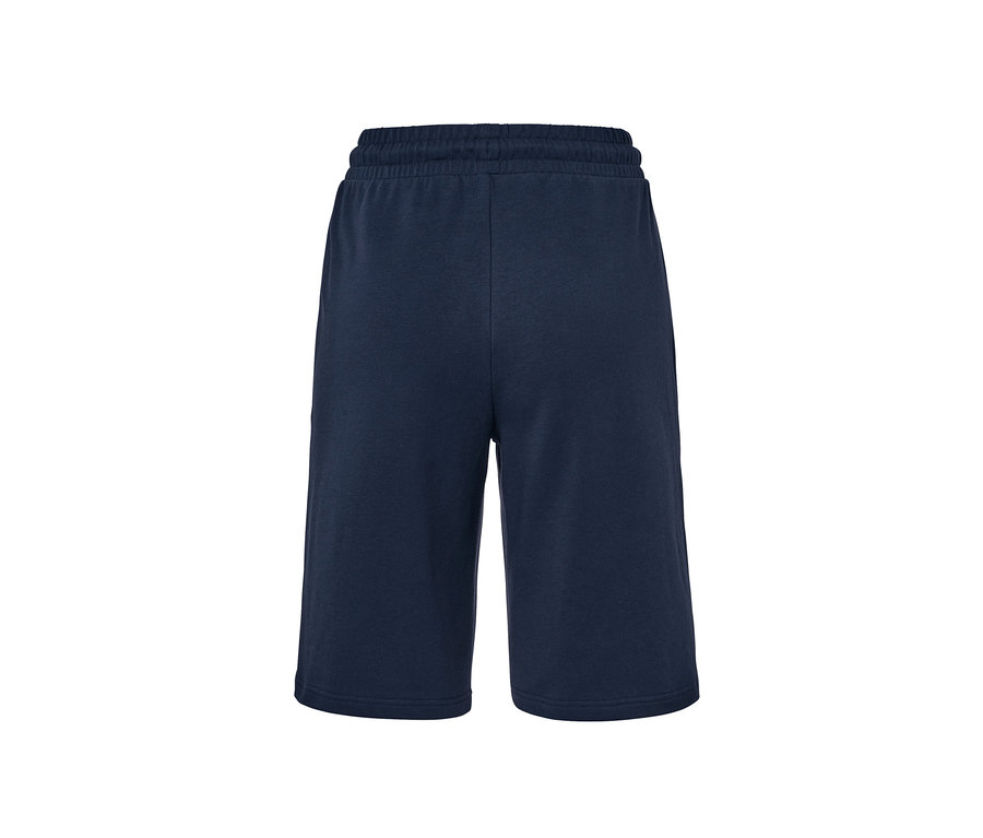 Short de sport bleu marine.