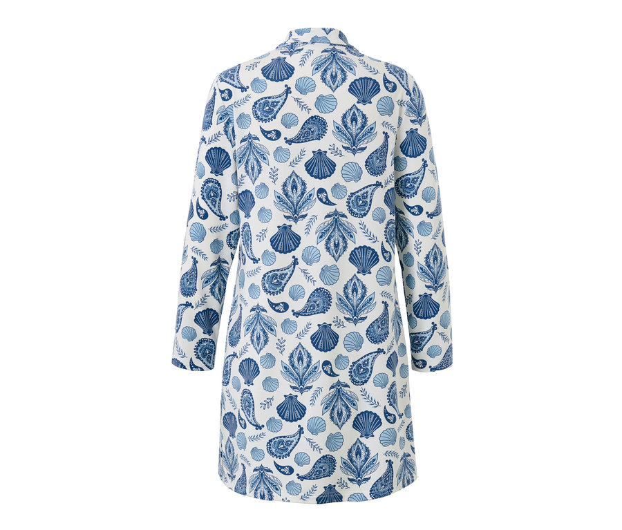 Chemise de nuit blanche avec motif bleu de coquillages et cachemire.