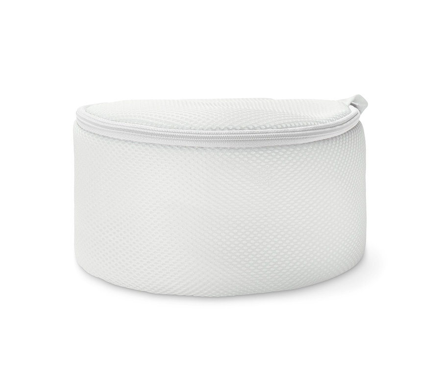 Gros plan d'un seul filet de lavage blanc pour soutiens-gorge (2 filets), avec fermeture éclair.