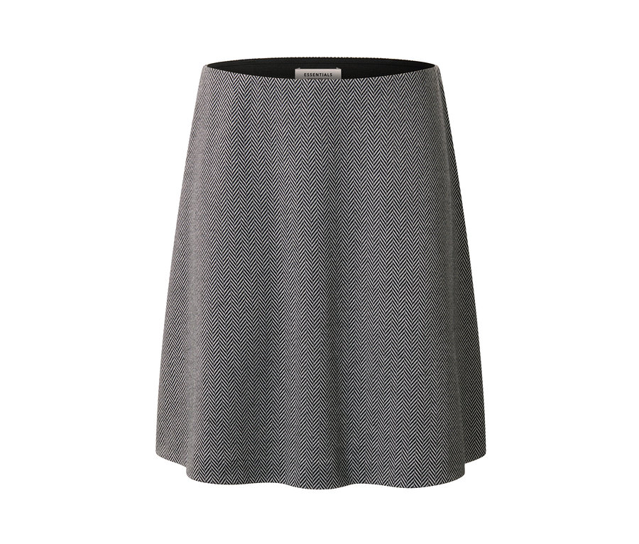 Jupe molletonnée grise avec une ceinture noire.