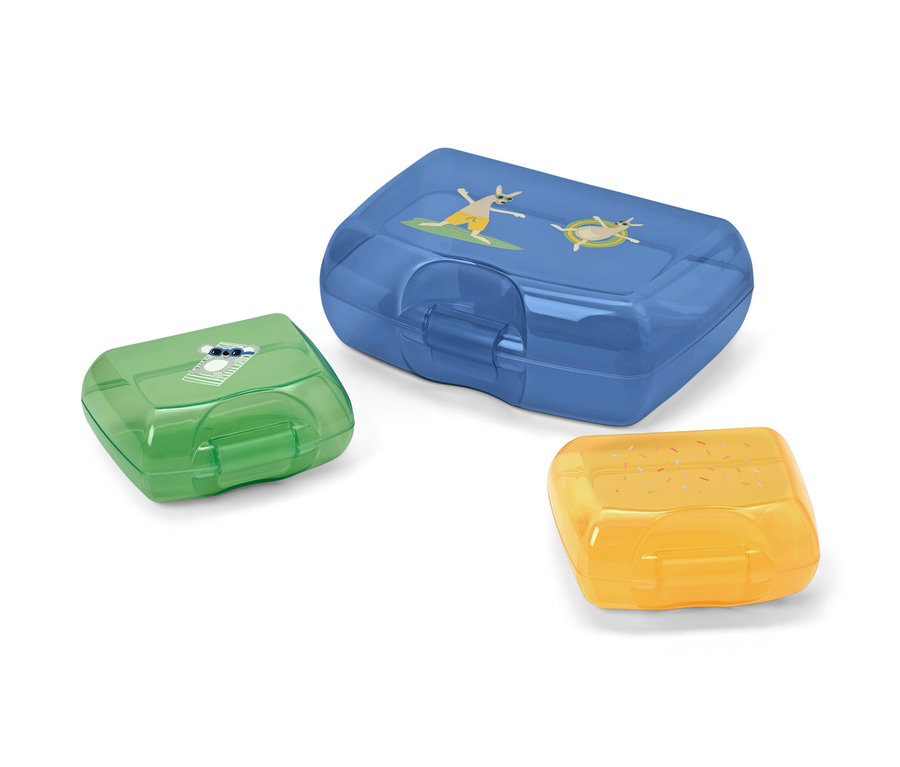 Trois boîtes à lunch en bleu, vert et jaune.