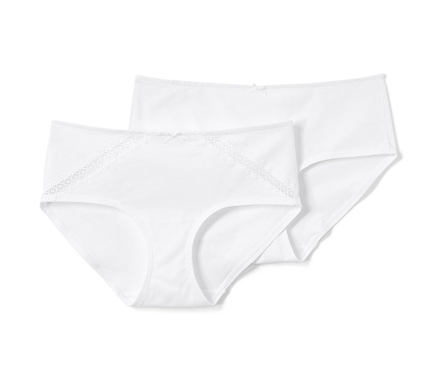 Deux culottes blanches.