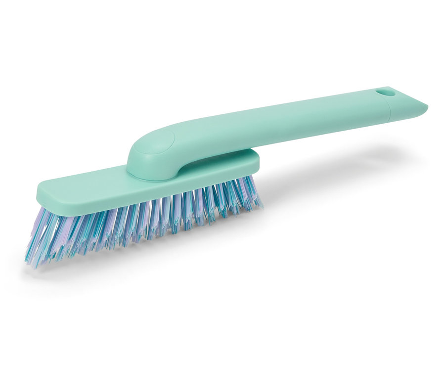 Brosse de sol turquoise avec des poils violets.