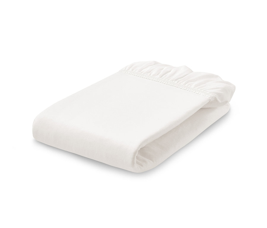 Drap-housse en jersey blanc plié.