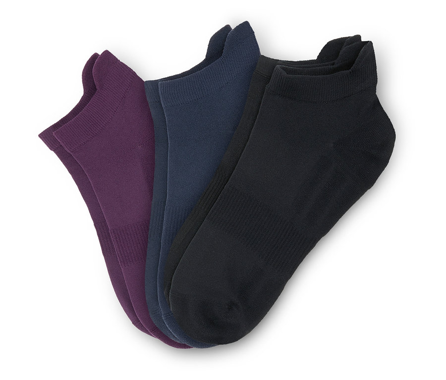 Trois paires de chaussettes de course professionnelles colorées.