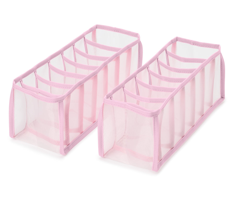 Deux organisateurs de lingerie roses à plusieurs compartiments sur fond blanc.