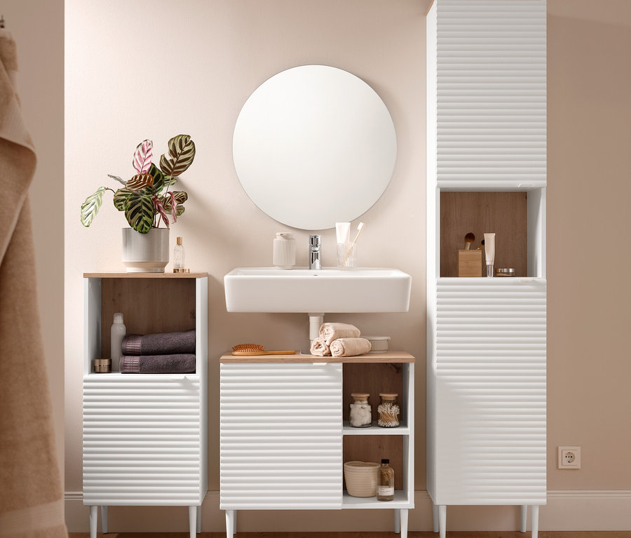Ensemble de salle de bain avec lavabo, miroir rond, tapis de bain confortable, armoire de salle de bain, armoire sous lavabo, armoire haute de salle de bain, 2 corbeilles de rangement et 2 linges de toilette premium gris.