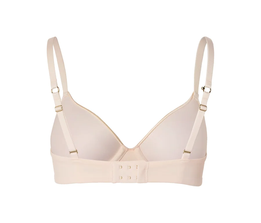 Vue de dos d'un soutien-gorge rose clair, légèrement rembourré, avec des bretelles réglables et une fermeture à deux rangées de trois agrafes.