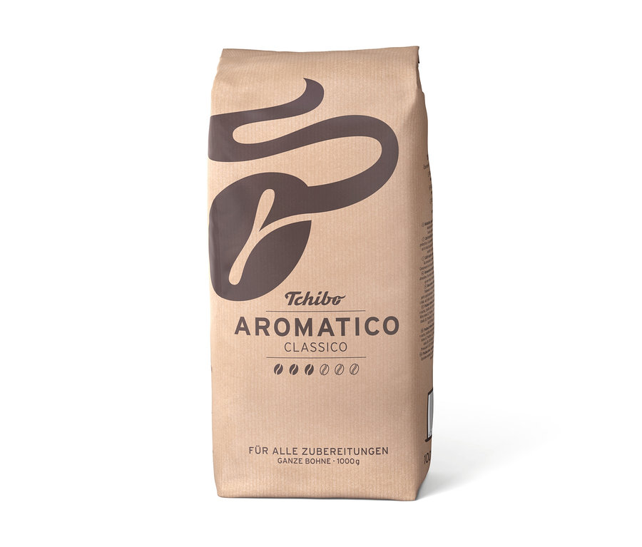 Un paquet de café Aromatico Classico en grains de 1 kg, debout, avec un design en papier brun et le logo Tchibo.