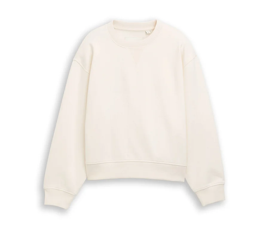 Sweat-shirt col rond de couleur crème avec manches longues, poignets et ourlet côtelés, posé à plat sur un fond blanc.