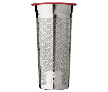 Un bocal pour infuser le café à froid « BrewJar » en acier inoxydable avec un couvercle rouge.