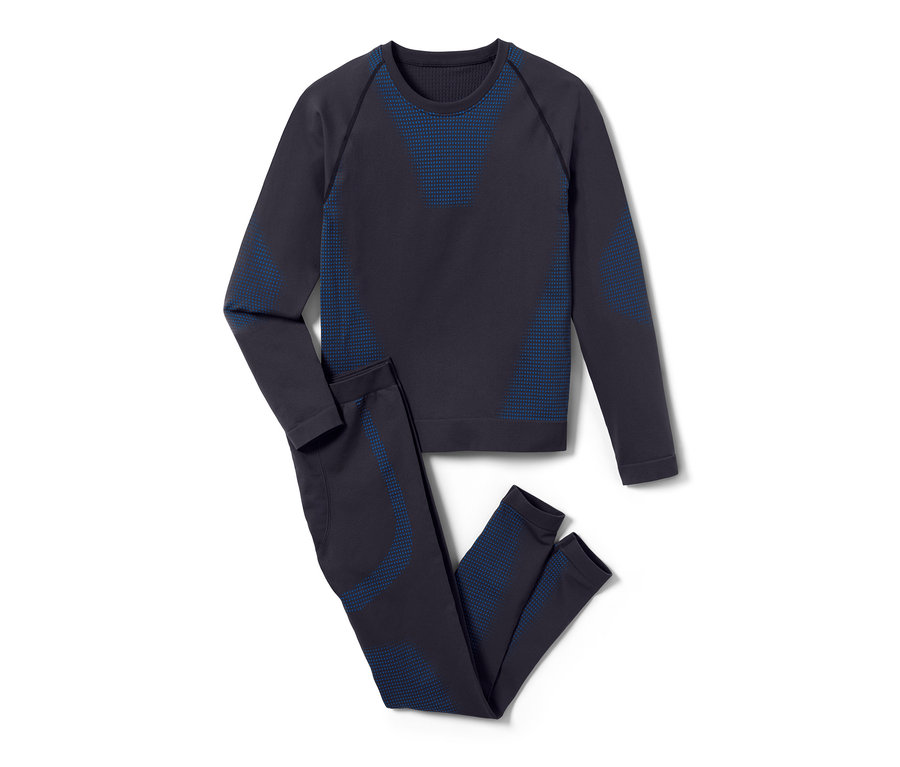 Un ensemble de sous-vêtements fonctionnels sans coutures est posé sur un fond blanc.