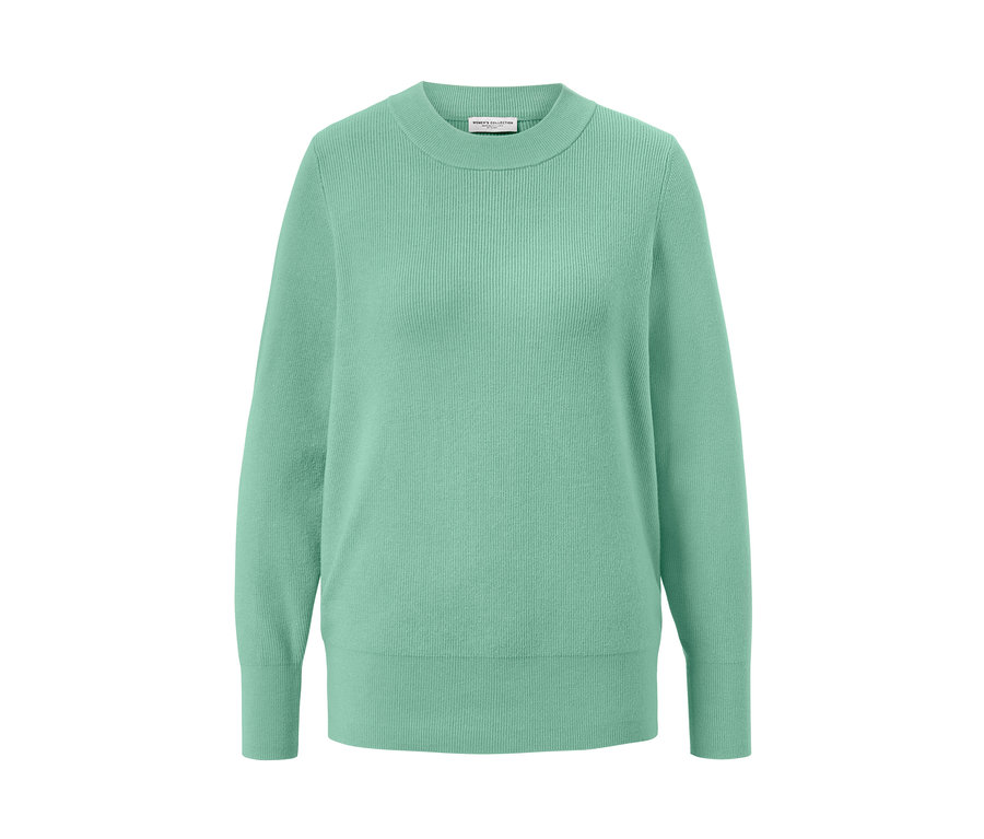 Un pull en maille vert clair.