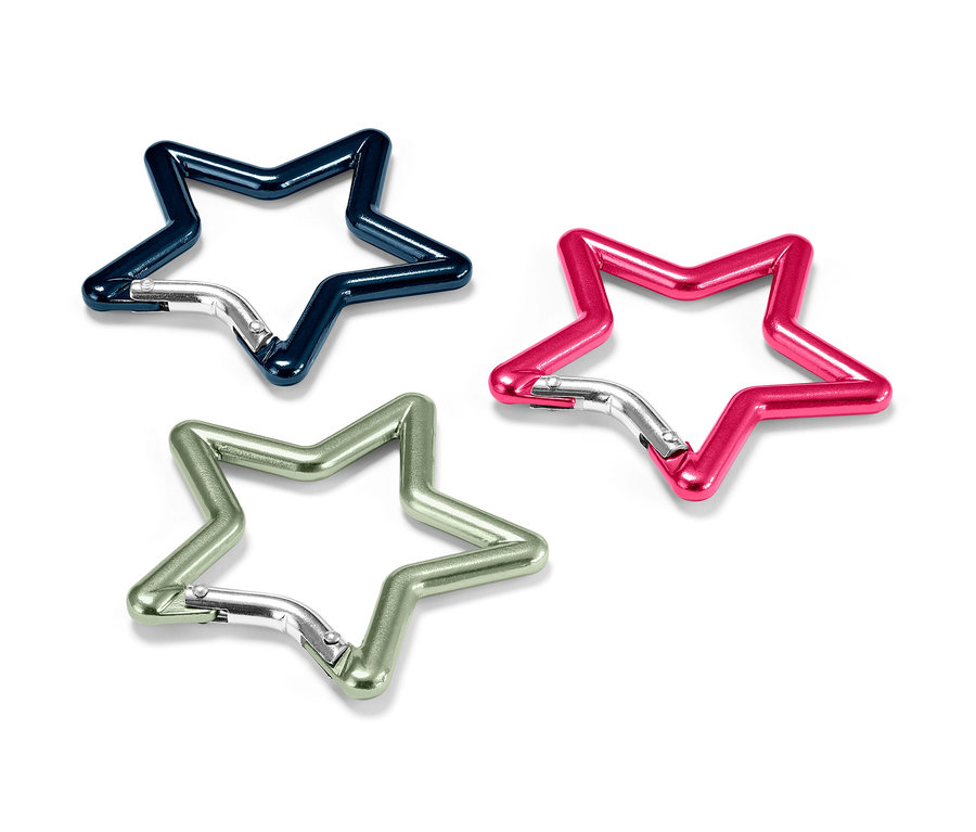 Trois mousquetons en forme d'étoile: bleu, vert et rose.