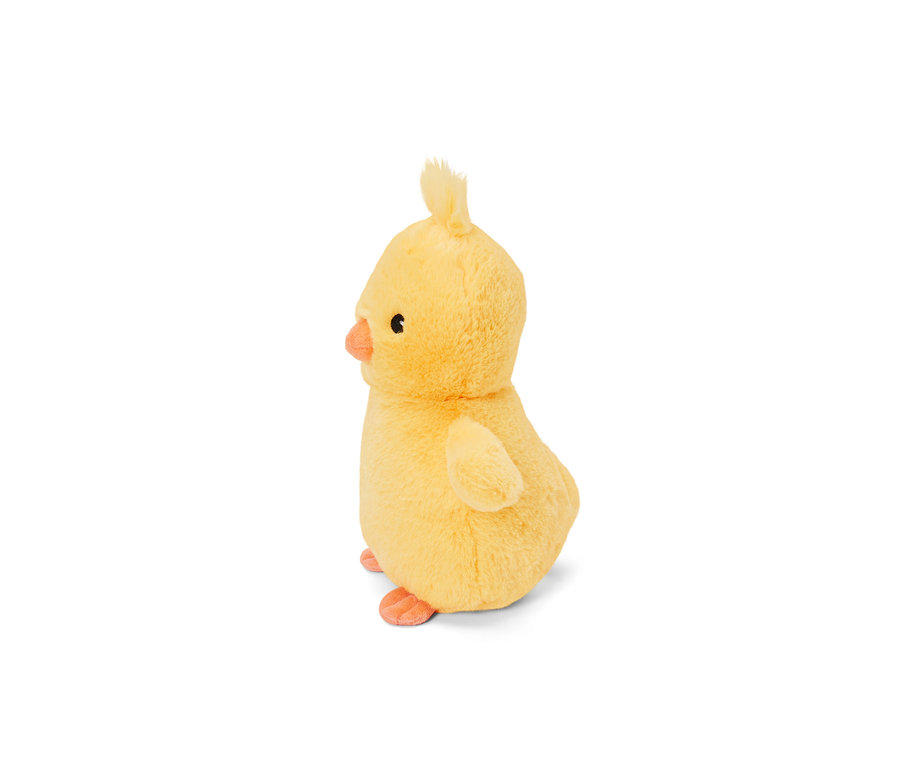 Un poussin en peluche jaune se dresse sur un fond blanc.