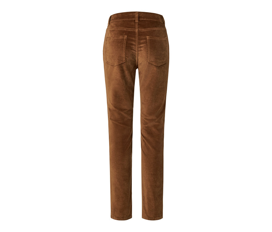 Vue détaillée de l'arrière d'un pantalon en velours cognac.