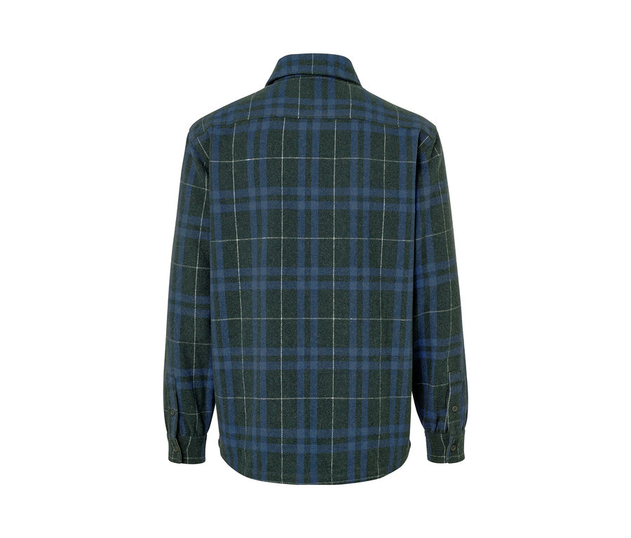 Détail du dos d'une veste-chemise en flanelle à motif carreaux bleu et vert.