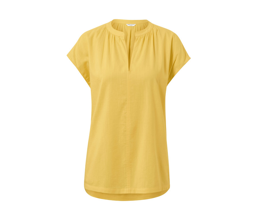 Chemisier jaune à manches courtes.