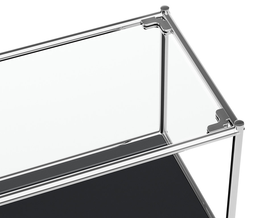 Gros plan d'une commode en métal noire « CN3 » avec 2 compartiments à abattants.