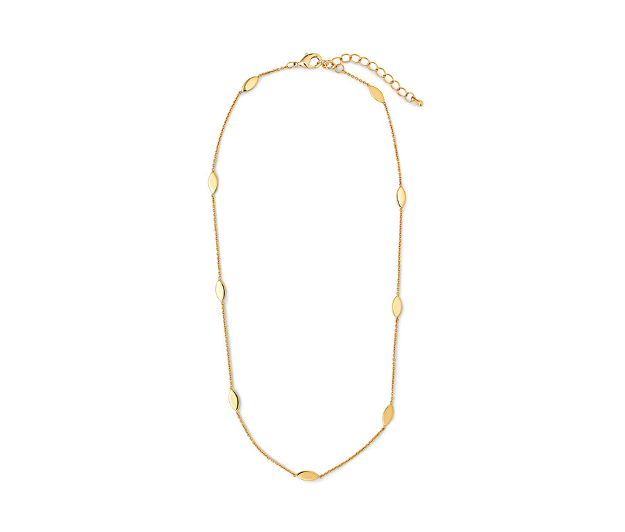 Chaîne à navettes dorée sur fond blanc.