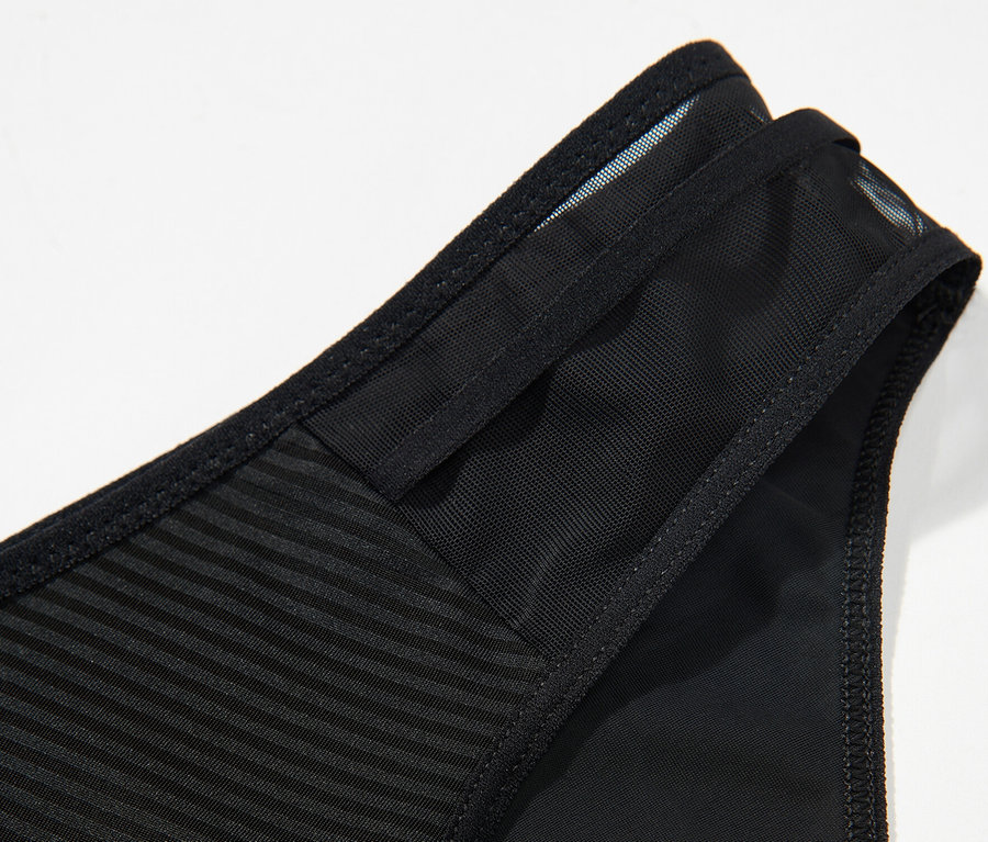 Détail d'une culotte noire « Nais » Passionata.