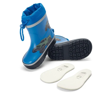 Bottes de pluie bleues pour enfants avec un motif de monster truck et des semelles intérieures.