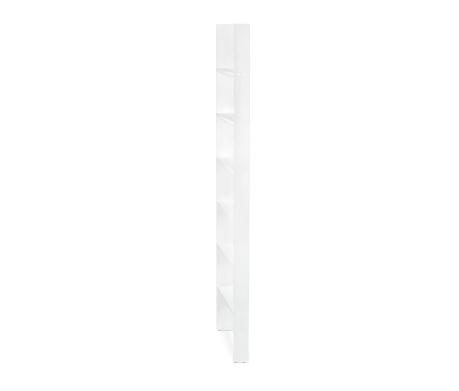 Étagère de porte blanche avec cinq étagères.