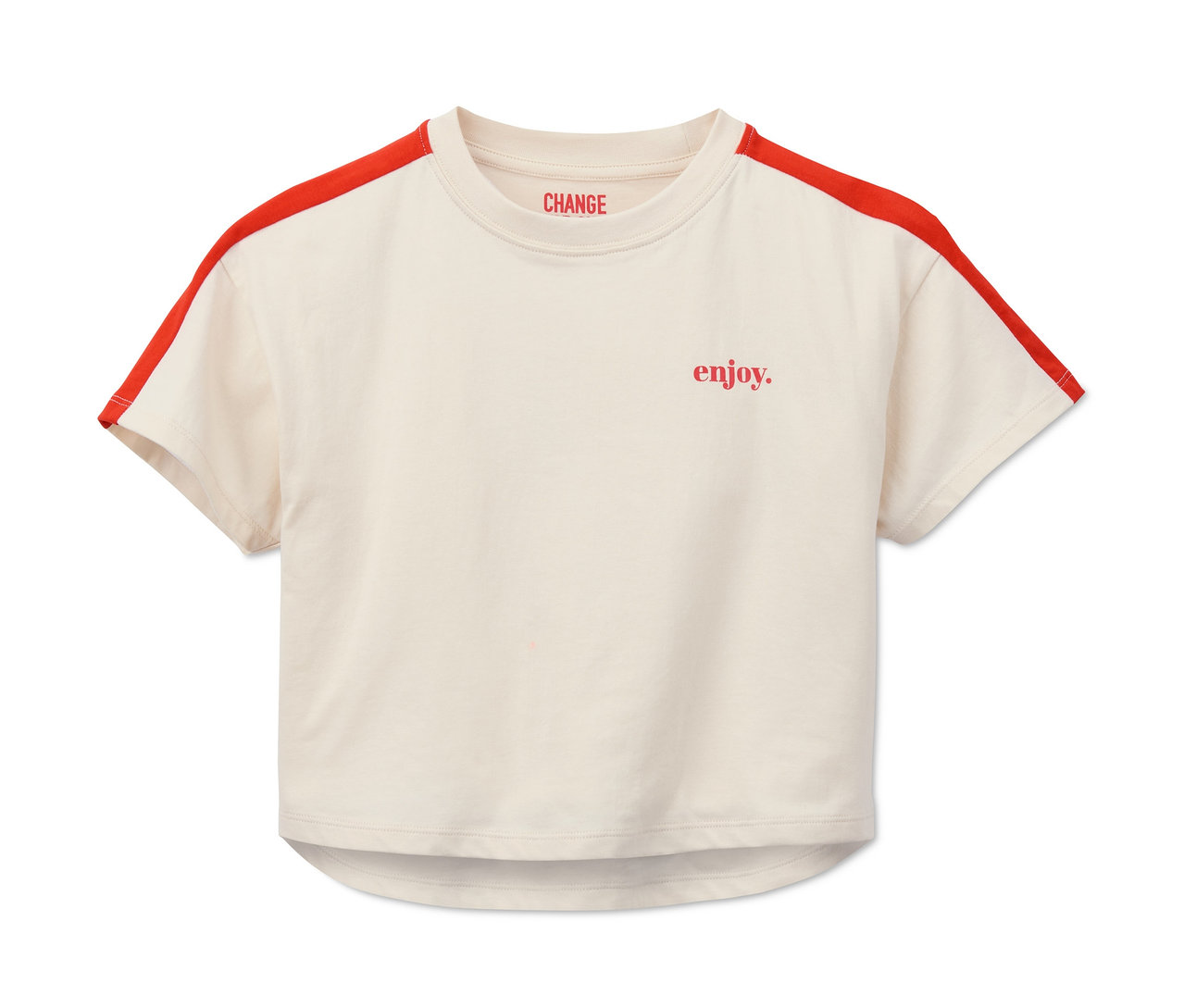 Un t-shirt court crème avec des bandes rouges sur les épaules. L'inscription "enjoy." est en rouge sur le t-shirt.