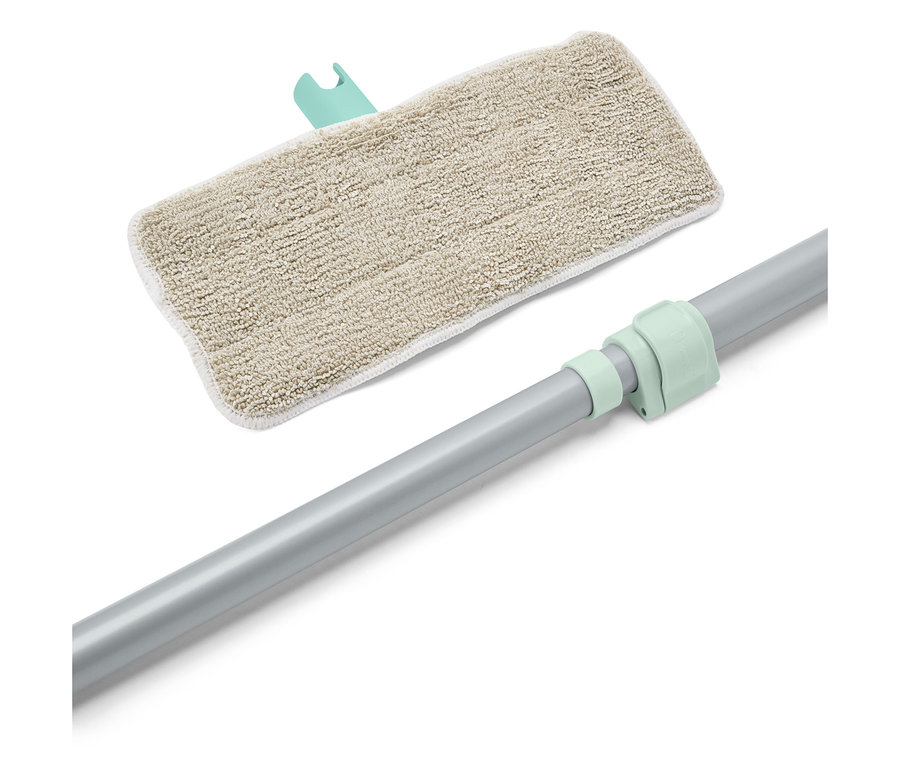 Serpillère avec tête beige et manche argenté.
