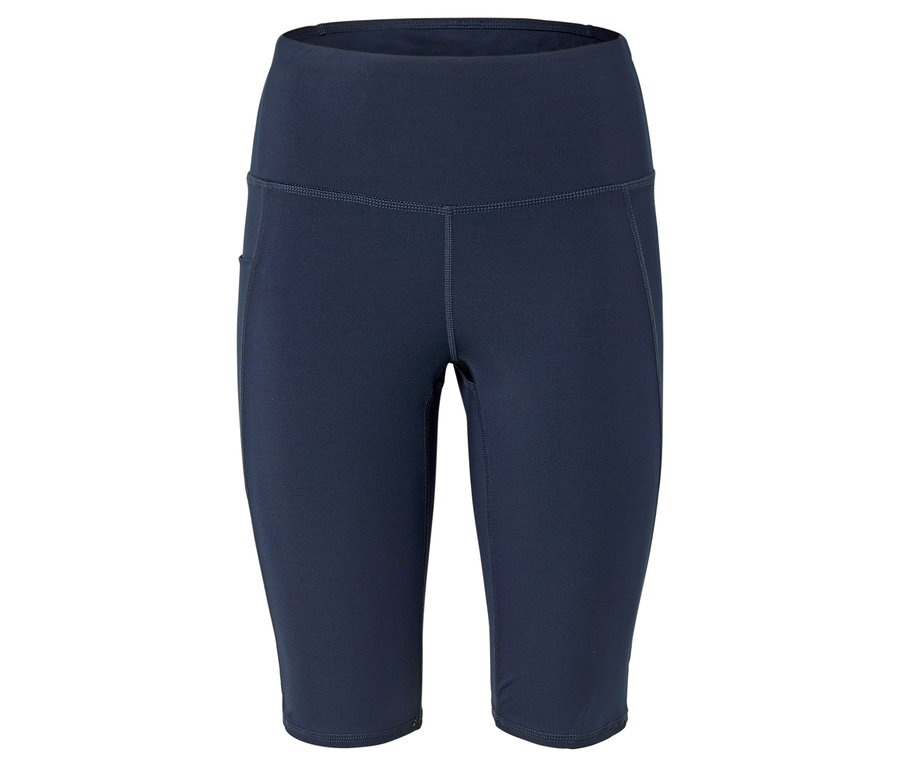 Gros plan sur un short de sport bleu marine sur fond blanc.