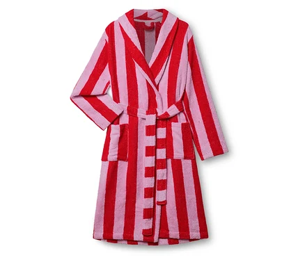 Peignoir rayé rouge et rose avec ceinture à nouer et poches.
