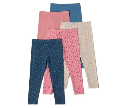 Cinq leggings pour enfants en bleu, rose, rose fané et beige sont superposés. Les leggings bleus, rose fané et beige sont imprimés de fleurs.