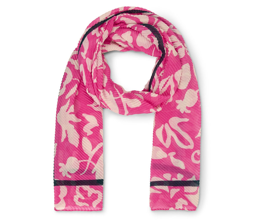 Un foulard rose avec un motif floral blanc et des rayures foncées aux extrémités est posé à plat.