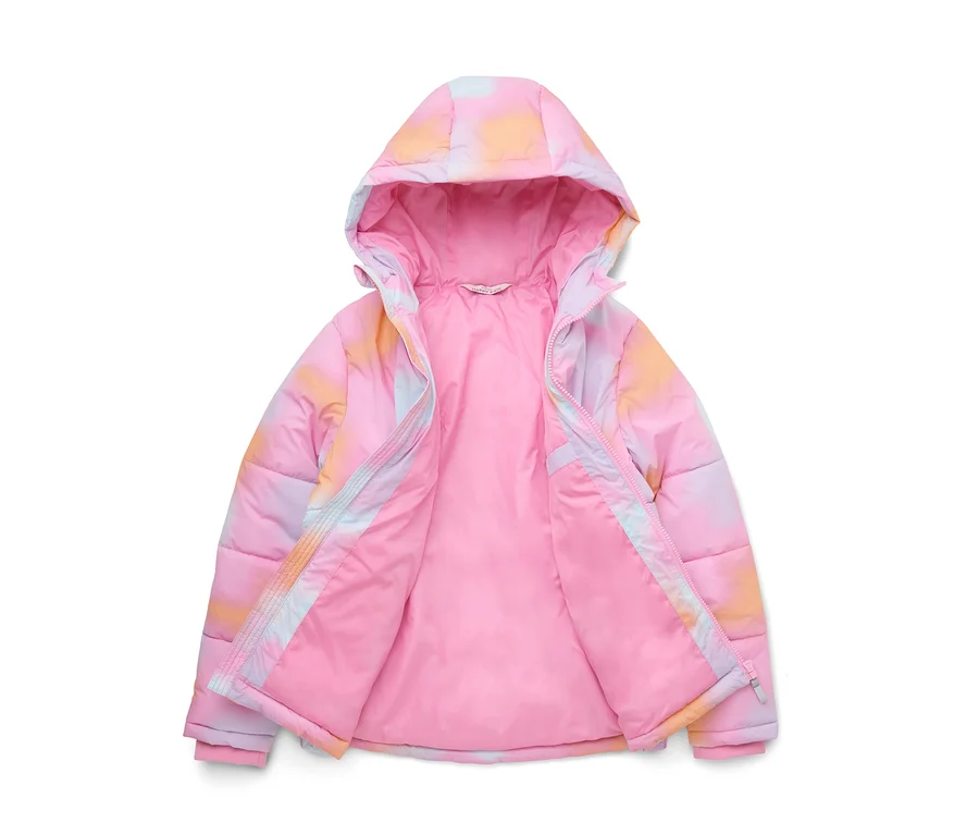 Doudoune rose avec un motif tie-dye pastel orange, bleu et violet, dotée d'une capuche et d'une fermeture éclair ouverte révélant une doublure rose unie.