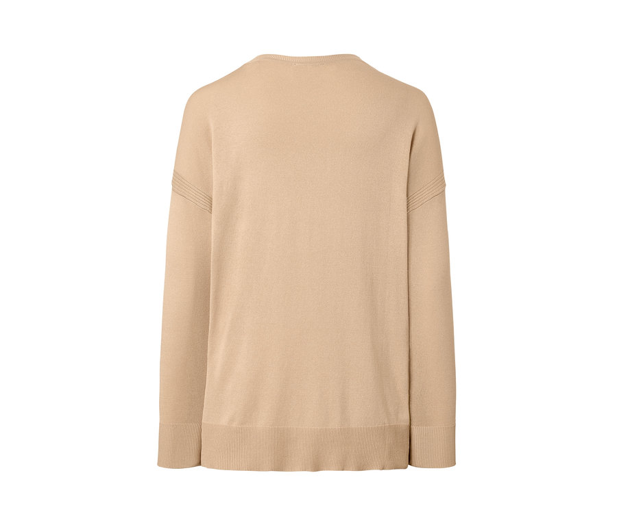 Vue détaillée de l'arrière d'un pull en maille fine beige.