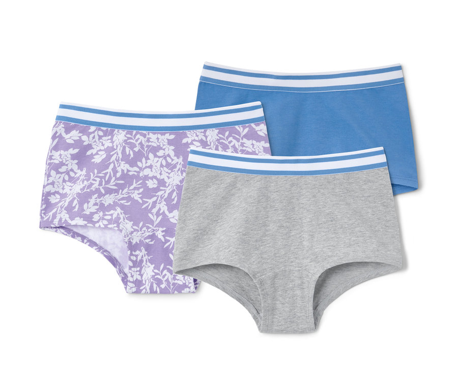 Trois culottes pour filles.