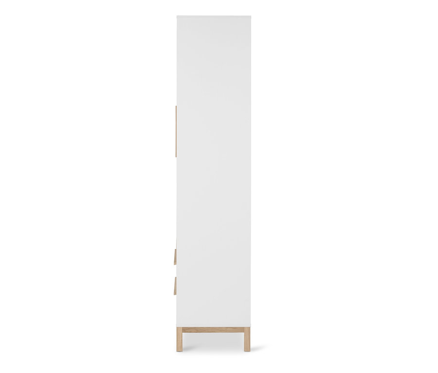 Vue latérale d'une armoire « Eklund » blanche avec des détails en bois.
