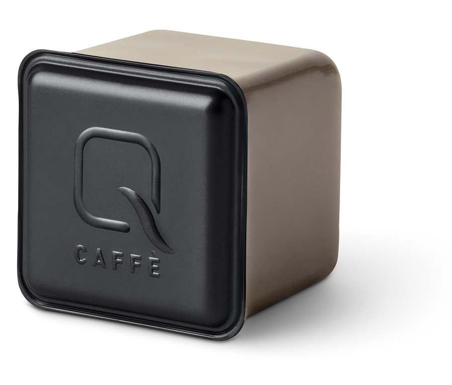 Une boîte carrée de Qbo Caffè BABA BUDAN.
